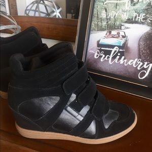 Wedge Sky Hi Sneaker